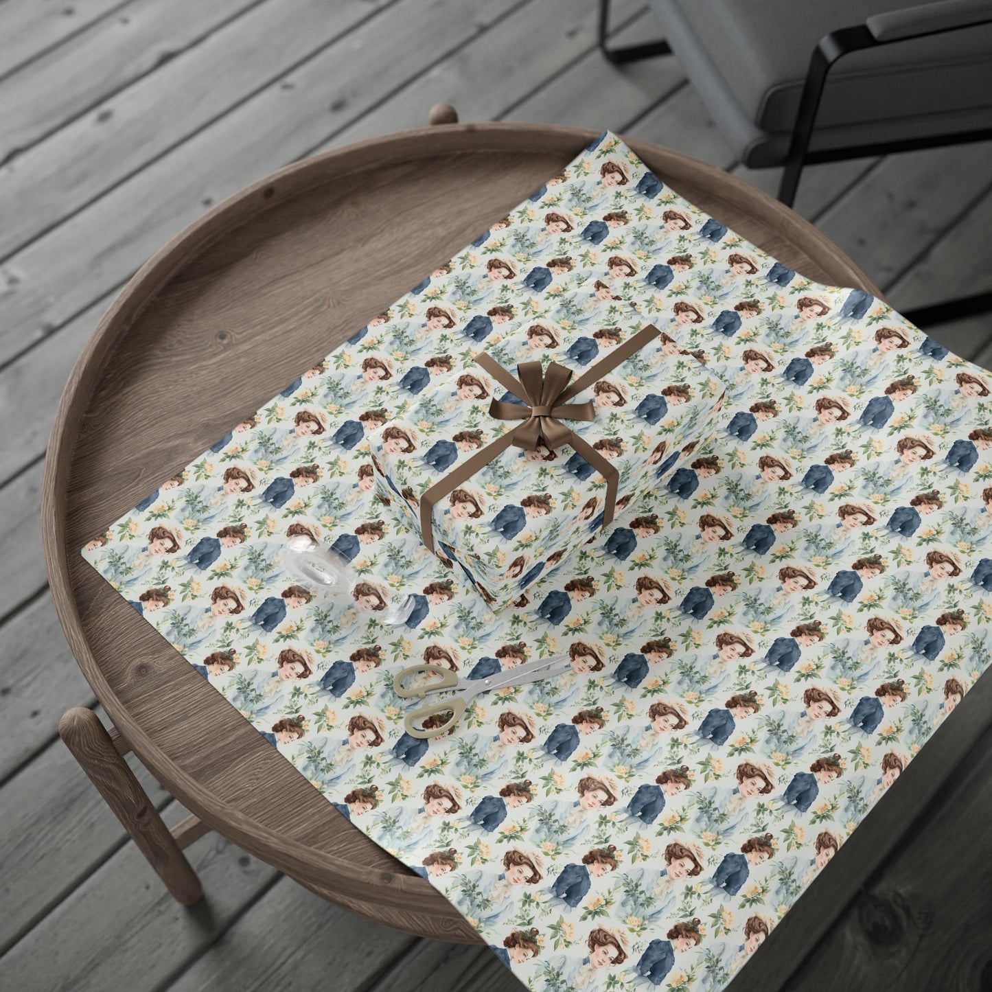 Emma M Lion Gift Wrap - Book Lovers