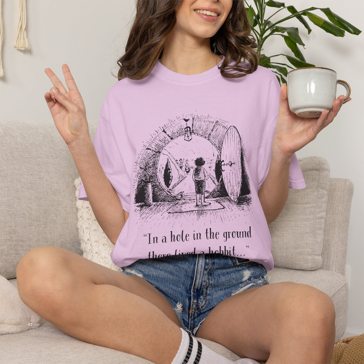In a Hole in the Ground There Lived a Hobbit - The Lord of The Rings T-shirt