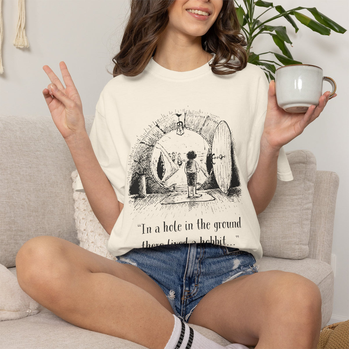 In a Hole in the Ground There Lived a Hobbit - The Lord of The Rings T-shirt